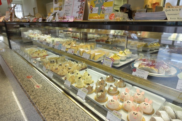 宮崎県のケーキ屋さんといえばココ ゴローズ が世に生み出した 洋風チーズ饅頭 は あるようでなかった 本物のチーズを使った逸品 この一週間 日本橋三越本店地下にて買えるぞ 俺の12年度暫定版最高スイーツはコレなんだ やまけんの出張食い倒れ日記