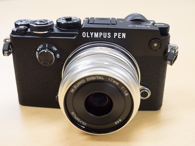 ハイ出ました、今年前半のミラーレスカメラの決定版、OLYMPUS PEN-F さっそく触ってきたよ！スペックだけではわからない全体的な使いやす