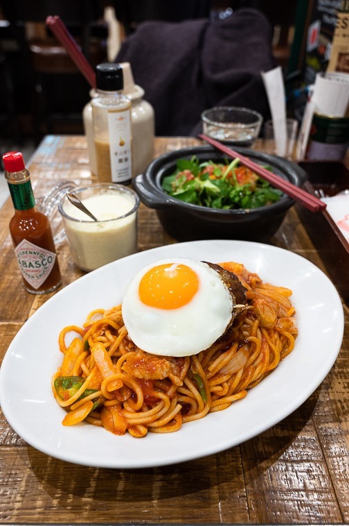 仙台の老舗洋食店 ハチ の名物はハンバーグナポリタンだけれども 俺的には土鍋一杯のクレソンサラダの旨さに大感動した やまけんの出張食い倒れ日記