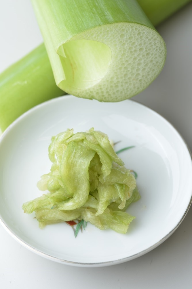 色とりどりの野菜 が並ぶ 産地の直売施設に行った時に これは買っといた方が得だよ というものは何か 高知市 とさのさと を例にお教えしましょう まずはその1 りゅうきゅう とは やまけんの出張食い倒れ日記